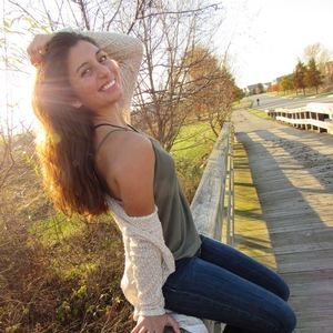 Meet your Posher, Esma